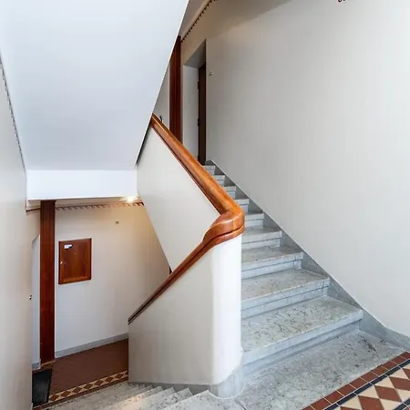 Apartmán 5 Min From Port - Free Private Parking - 1br *