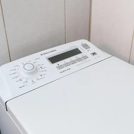 5 Min From Port - Free Private Parking - 1br Apartmán *