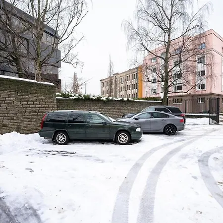 5 Min From Port - Free Private Parking - 1br Apartment *