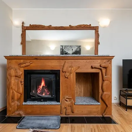 5 Min From Port - Free Private Parking - 1br Apartmán