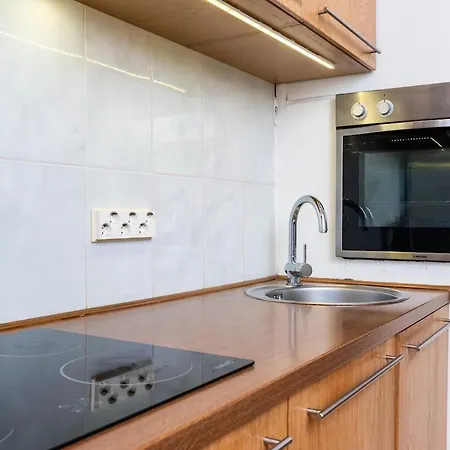 5 Min From Port - Free Private Parking - 1br