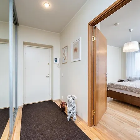 5 Min From Port - Free Private Parking - 1br Apartmán