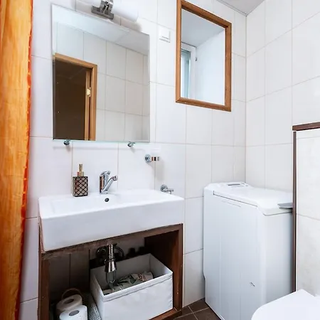 Apartmán 5 Min From Port - Free Private Parking - 1br *