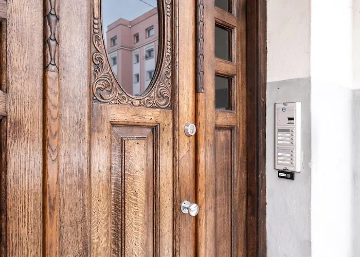 5 Min From Port - Free Private Parking - 1br Apartment