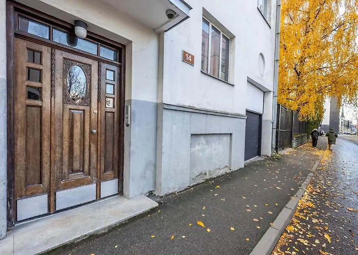 5 Min From Port - Free Private Parking - 1br Apartment *