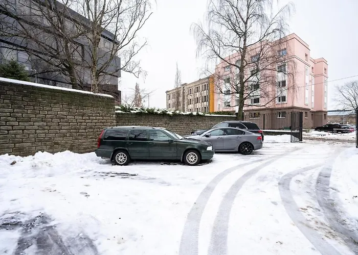 5 Min From Port - Free Private Parking - 1br Apartment *