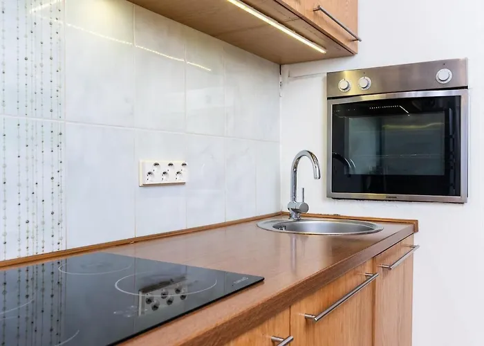 5 Min From Port - Free Private Parking - 1br